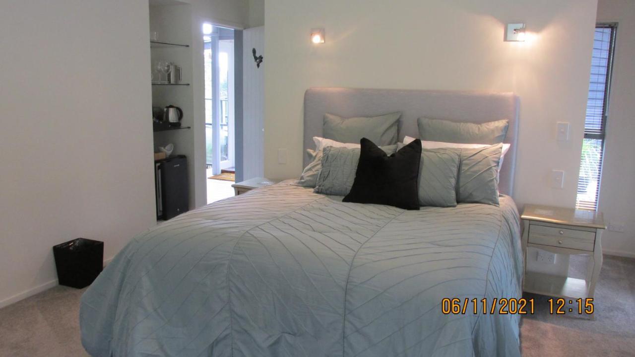 Fantail River Lodge Haruru Habitación foto