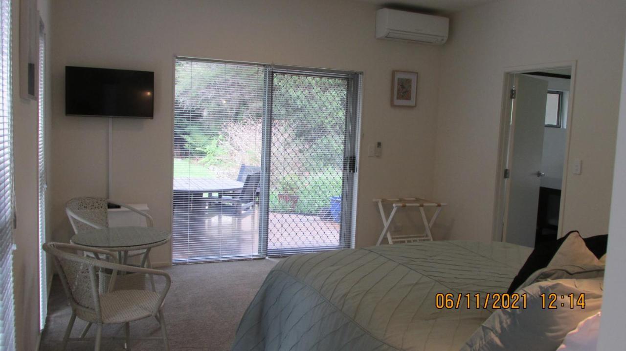 Fantail River Lodge Haruru Habitación foto